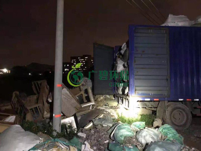 佛山南海九江鎮偷倒工業固體（tǐ）廢（fèi）物 處罰款20000元（yuán）(圖1)