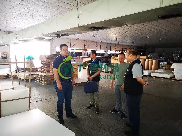 佛市生態環境(jìng)局順德分局副局長唐菠(bō)帶隊開展村級工(gōng)業園環保執法(圖1) 佛(fó)市生(shēng)態環境局(jú)順德分局副局長唐菠帶隊(duì)開展村(cūn)級工業園環保執法(圖1)