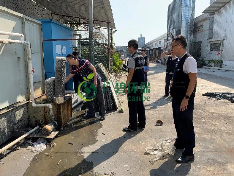 佛市生態環境局順德分局副局長唐菠帶隊開展村級工業園環(huán)保執法(圖2) 佛市生態環境局順德分局副局(jú)長(zhǎng)唐(táng)菠帶隊(duì)開展村級工業園環保執法(fǎ)(圖(tú)2)