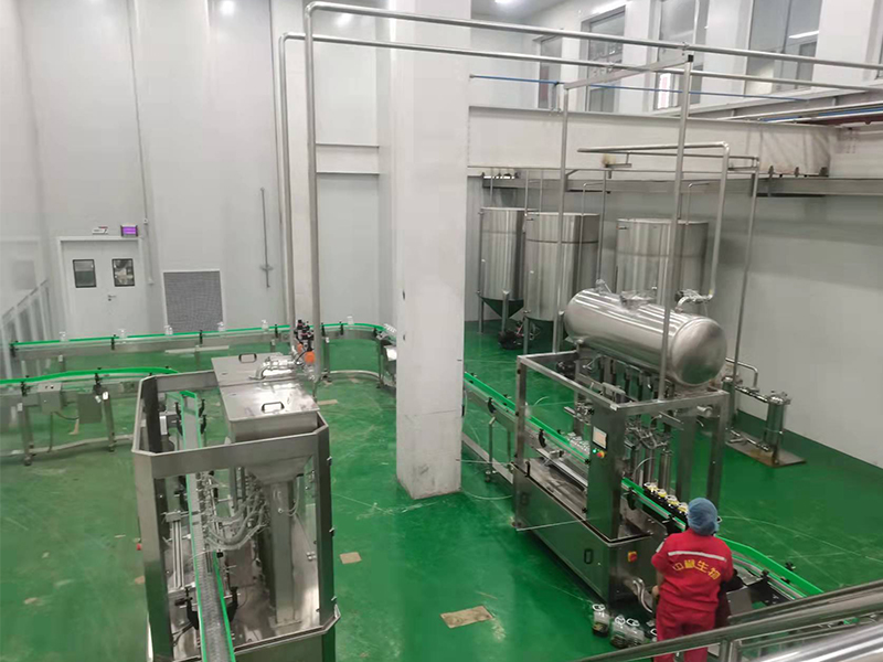 大（dà）型食用油灌裝機（jī）、全套液體（tǐ）灌裝機