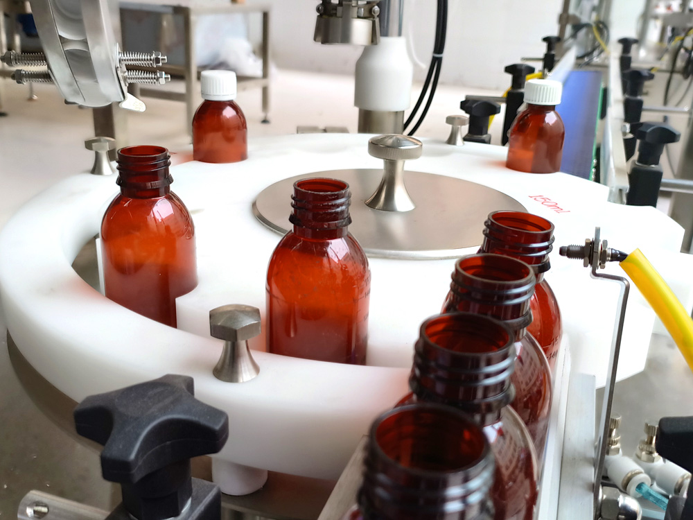 全自動（dòng）小瓶灌裝旋蓋一體機設備 高速口