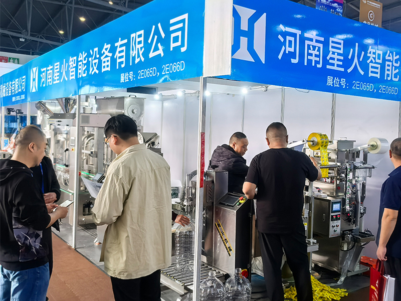 丝瓜草莓秋葵污WWW旧版官网全自動（dòng）多頭液體灌裝機在全國糖