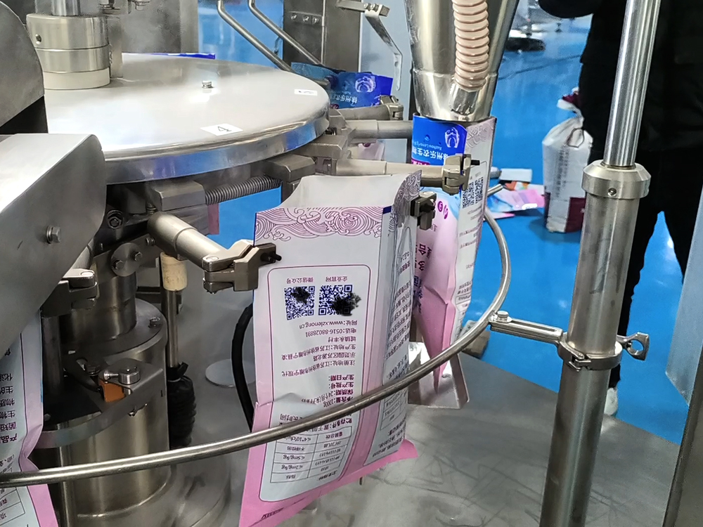 草莓粉、調（diào）味粉全自（zì）動包裝（zhuāng）機（jī）多工位包裝